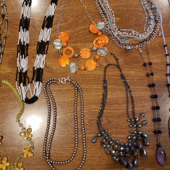 Lot of 29 Necklaces different lengths - Picture 6 of 8